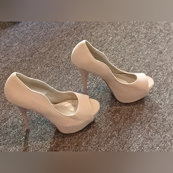 Shoes - Picture 2 of 3